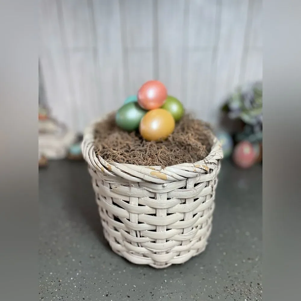 12” Basket! White, Infinity Shape No Handle Prefilled with Moss EPC